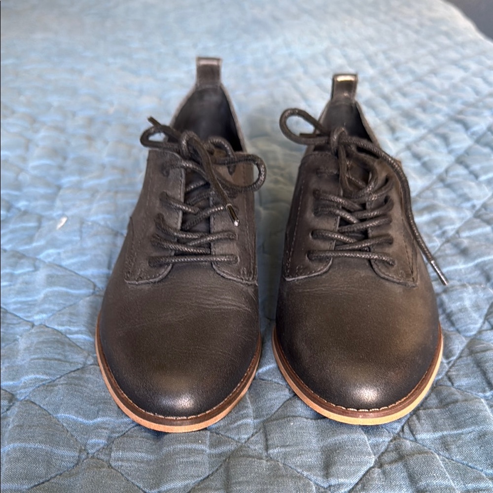 Lucky Brand Black Leather Flats with Minimalist Design